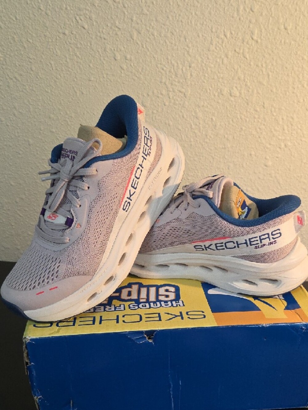Skechers women's running sneakers - Lavender with Blue & Pink accents NWT Size 6 - Picture 5 of 10